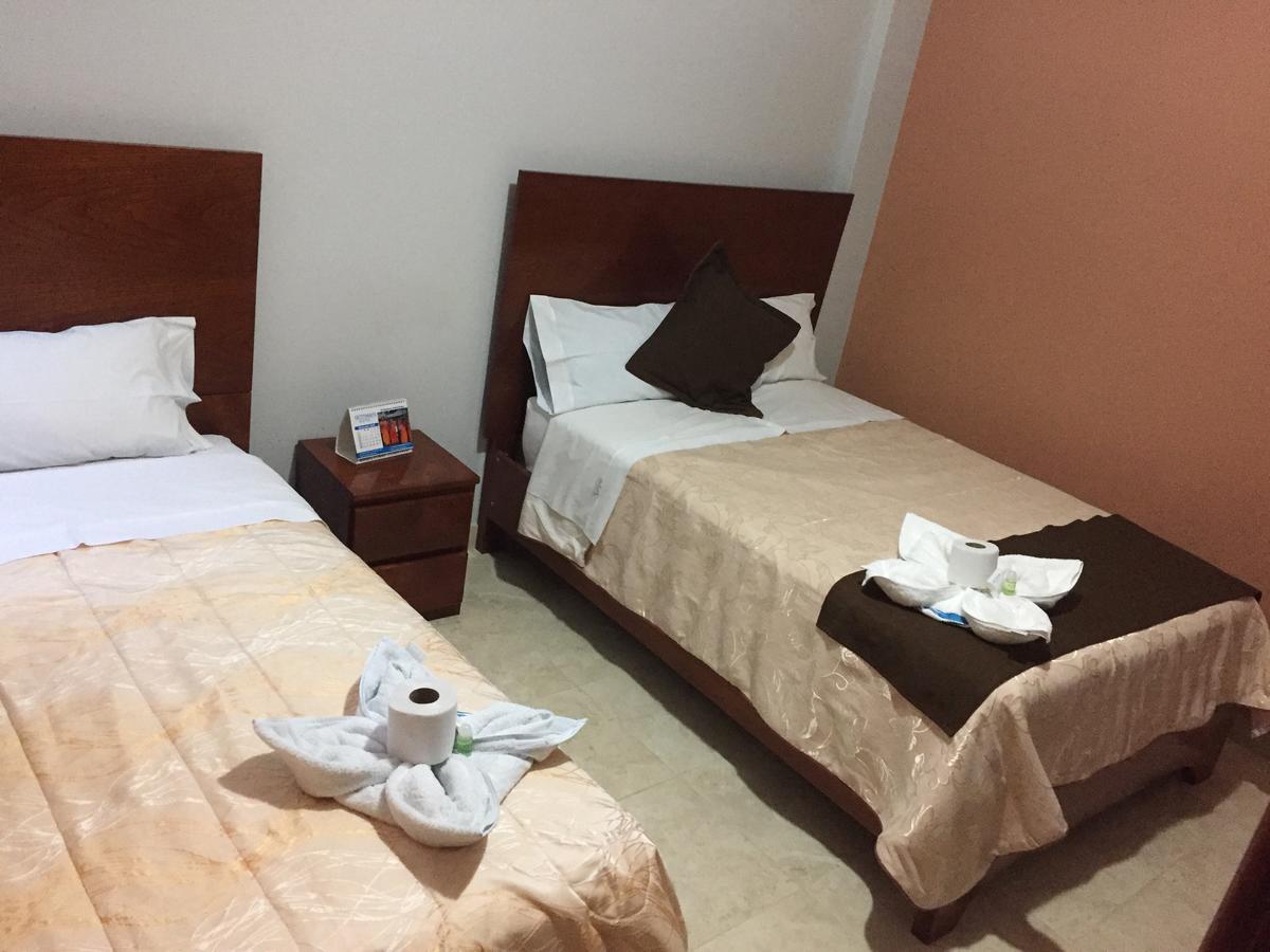 Victtorios Hotel Satipo Extérieur photo